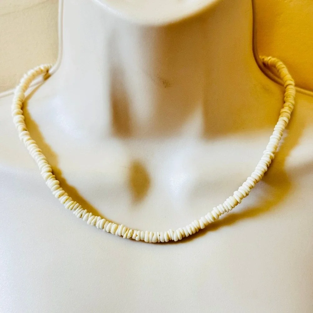 VTG Hawaiian Puka Shell Choker Necklace Surfer 70s 18.2